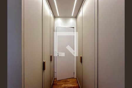 Apartamento à venda com 145m², 3 quartos e 2 vagas Apartamento à venda com 145m², 3 quartos e 2 vagasCloset Suíte 2