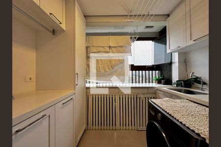 Apartamento à venda com 145m², 3 quartos e 2 vagas Apartamento à venda com 145m², 3 quartos e 2 vagasÁrea de Serviço