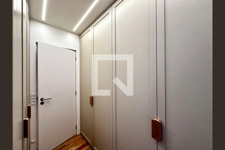 Apartamento à venda com 145m², 3 quartos e 2 vagas Apartamento à venda com 145m², 3 quartos e 2 vagasCloset Suíte 2