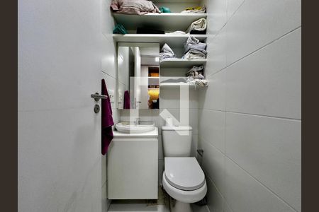 Apartamento à venda com 145m², 3 quartos e 2 vagas Apartamento à venda com 145m², 3 quartos e 2 vagasBanheiro de Serviço