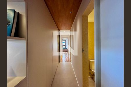 Apartamento à venda com 145m², 3 quartos e 2 vagas Apartamento à venda com 145m², 3 quartos e 2 vagasCorredor Suítes