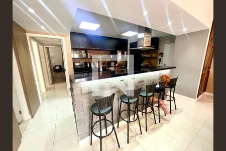 Apartamento à venda com 205m², 4 quartos e 2 vagas Apartamento à venda com 205m², 4 quartos e 2 vagasCozinha