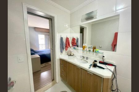 Apartamento à venda com 205m², 4 quartos e 2 vagas Apartamento à venda com 205m², 4 quartos e 2 vagasBanheiro da Suíte
