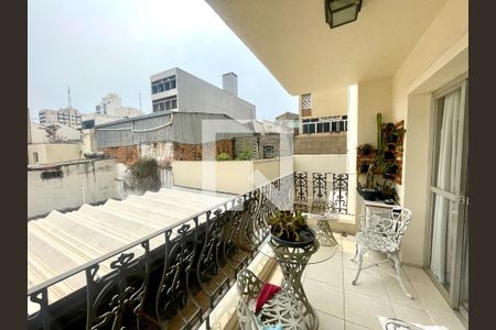 Apartamento à venda com 205m², 4 quartos e 2 vagas Apartamento à venda com 205m², 4 quartos e 2 vagasSacada