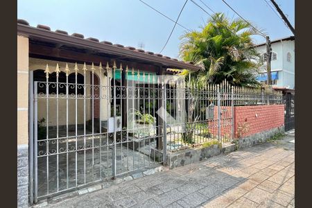 Casa de condomínio à venda com 250m², 3 quartos e 1 vaga Casa de condomínio à venda com 250m², 3 quartos e 1 vagaFachada casa
