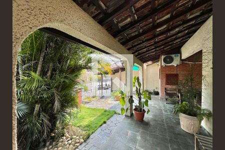 Casa de condomínio à venda com 250m², 3 quartos e 1 vaga Casa de condomínio à venda com 250m², 3 quartos e 1 vagaVaranda da frente