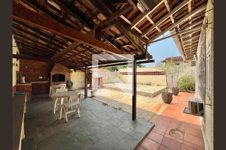 Casa de condomínio à venda com 250m², 3 quartos e 1 vaga Casa de condomínio à venda com 250m², 3 quartos e 1 vagaQuintal