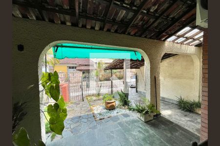 Casa de condomínio à venda com 250m², 3 quartos e 1 vaga Casa de condomínio à venda com 250m², 3 quartos e 1 vagaVaranda da frente