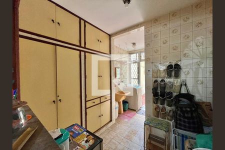Casa de condomínio à venda com 250m², 3 quartos e 1 vaga Casa de condomínio à venda com 250m², 3 quartos e 1 vagaÁrea de serviço