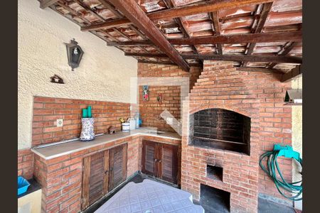 Casa de condomínio à venda com 250m², 3 quartos e 1 vaga Casa de condomínio à venda com 250m², 3 quartos e 1 vagaChurrasqueira
