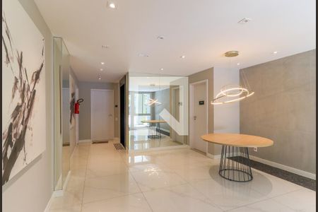 Apartamento à venda com 83m², 3 quartos e 2 vagas Apartamento à venda com 83m², 3 quartos e 2 vagasHall Social