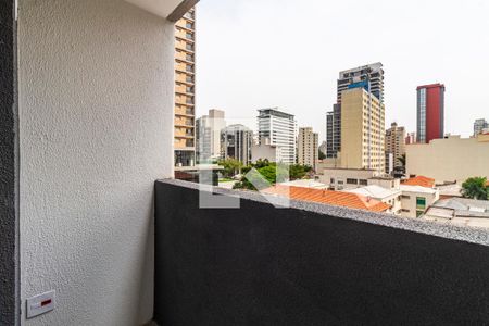 Varanda de kitnet/studio para alugar com 1 quarto, 26m² em Pinheiros, São Paulo