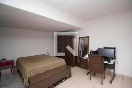 Casa à venda com 385m², 3 quartos e 8 vagas Casa à venda com 385m², 3 quartos e 8 vagasEdícula - Quarto