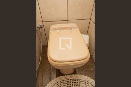 Casa à venda com 385m², 3 quartos e 8 vagas Casa à venda com 385m², 3 quartos e 8 vagasBanheiro