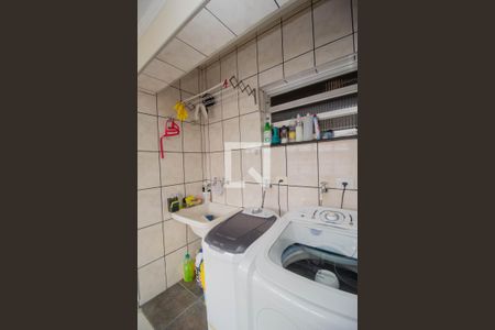 Casa à venda com 385m², 3 quartos e 8 vagas Casa à venda com 385m², 3 quartos e 8 vagasÁrea de Serviço