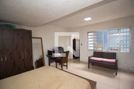 Casa à venda com 385m², 3 quartos e 8 vagas Casa à venda com 385m², 3 quartos e 8 vagasEdícula - Quarto