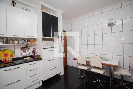 Casa à venda com 385m², 3 quartos e 8 vagas Casa à venda com 385m², 3 quartos e 8 vagasCozinha