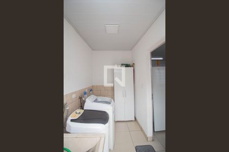 Casa à venda com 385m², 3 quartos e 8 vagas Casa à venda com 385m², 3 quartos e 8 vagasEdícula - Área de Serviço