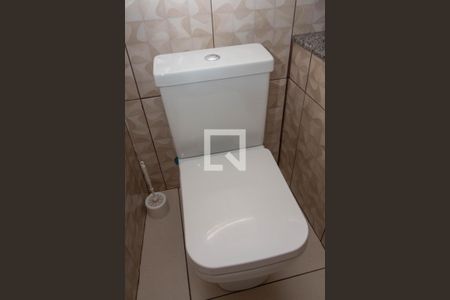 Casa à venda com 385m², 3 quartos e 8 vagas Casa à venda com 385m², 3 quartos e 8 vagasEdícula - Banheiro