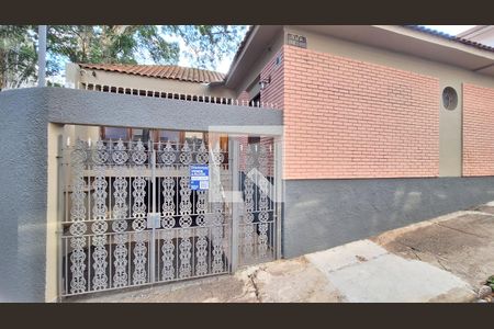 Casa à venda com 120m², 2 quartos e 2 vagas Casa à venda com 120m², 2 quartos e 2 vagasFachada