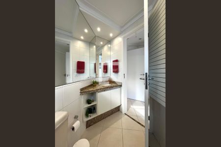 Apartamento à venda com 63m², 2 quartos e 1 vaga Apartamento à venda com 63m², 2 quartos e 1 vagaBanheiro Corredor