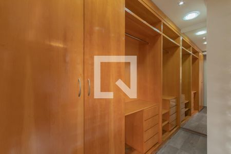Apartamento à venda com 215m², 3 quartos e 2 vagasSuíte 2 - Closet