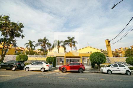 Casa de condomínio à venda com 165m², 3 quartos e 2 vagas Casa de condomínio à venda com 165m², 3 quartos e 2 vagasFachada