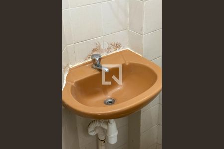 Apartamento à venda com 75m², 2 quartos e sem vaga Apartamento à venda com 75m², 2 quartos e sem vagaBanheiro de serviço