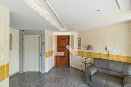 Apartamento à venda com 233m², 4 quartos e 3 vagas Apartamento à venda com 233m², 4 quartos e 3 vagasÁrea comum - Hall da entrada