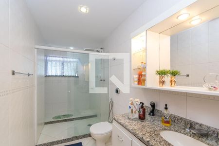 Apartamento à venda com 233m², 4 quartos e 3 vagas Apartamento à venda com 233m², 4 quartos e 3 vagasBanheiro da Suíte 1