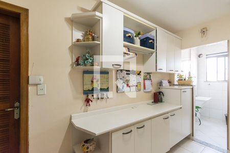 Apartamento à venda com 233m², 4 quartos e 3 vagas Apartamento à venda com 233m², 4 quartos e 3 vagasQuarto extra reversível - Armários