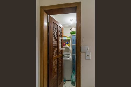 Apartamento à venda com 233m², 4 quartos e 3 vagas Apartamento à venda com 233m², 4 quartos e 3 vagasBanheiro de serviço - Despensa