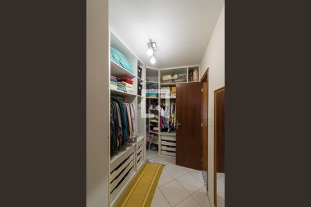 Apartamento à venda com 233m², 4 quartos e 3 vagas Apartamento à venda com 233m², 4 quartos e 3 vagasSuíte 1 - Closet