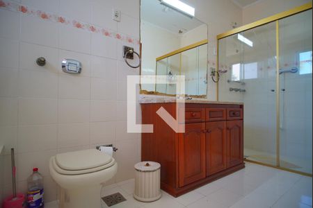 Casa à venda com 270m², 4 quartos e 4 vagasBanheiro da Suíte 1