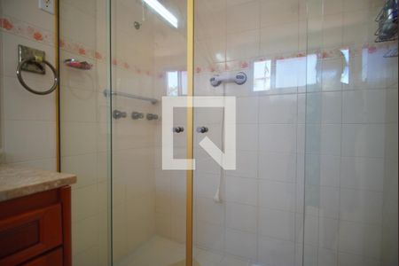 Casa à venda com 270m², 4 quartos e 4 vagasBanheiro da Suíte 1