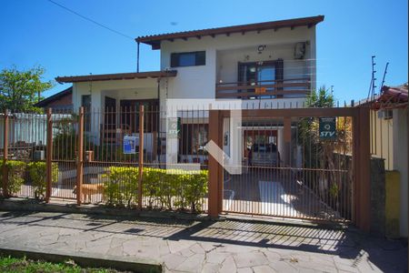 Casa à venda com 270m², 4 quartos e 4 vagasFachada