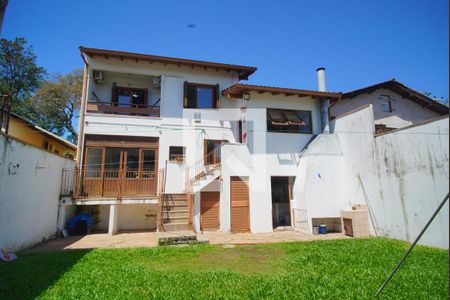 Casa à venda com 270m², 4 quartos e 4 vagasFachada dos Fundos e Quintal