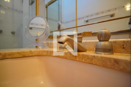 Casa à venda com 270m², 4 quartos e 4 vagasBanheiro Corredor - Torneira