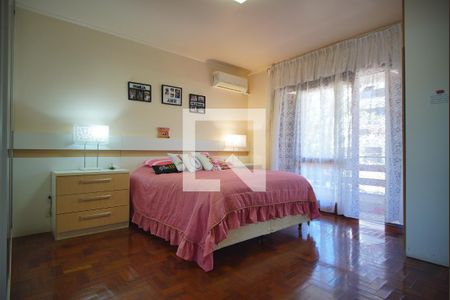 Casa à venda com 270m², 4 quartos e 4 vagasQuarto 2 - Suíte