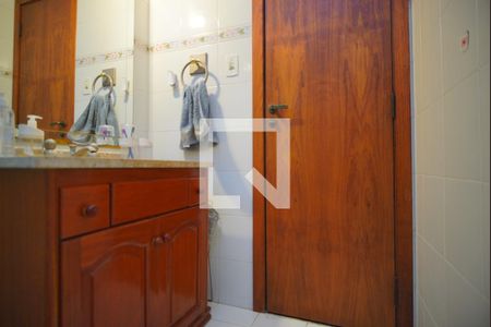 Casa à venda com 270m², 4 quartos e 4 vagasBanheiro Corredor