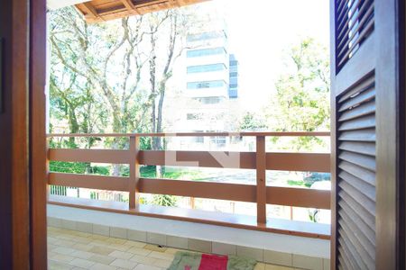 Casa à venda com 270m², 4 quartos e 4 vagasQuarto 2 - Suíte - Varanda