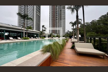 Apartamento à venda com 186m², 4 quartos e 3 vagas Apartamento à venda com 186m², 4 quartos e 3 vagasÁrea Comum - Piscina