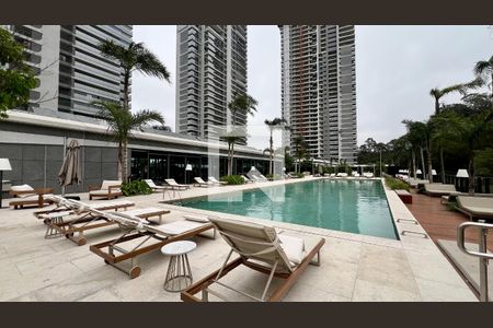 Apartamento à venda com 186m², 4 quartos e 3 vagas Apartamento à venda com 186m², 4 quartos e 3 vagasÁrea Comum - Piscina