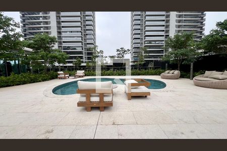 Apartamento à venda com 186m², 4 quartos e 3 vagas Apartamento à venda com 186m², 4 quartos e 3 vagasÁrea Comum - Piscina