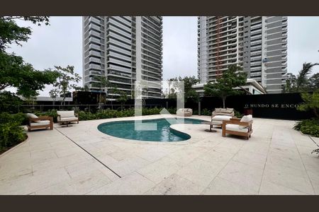 Apartamento à venda com 186m², 4 quartos e 3 vagas Apartamento à venda com 186m², 4 quartos e 3 vagasÁrea Comum - Piscina