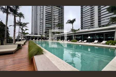 Apartamento à venda com 186m², 4 quartos e 3 vagas Apartamento à venda com 186m², 4 quartos e 3 vagasÁrea Comum - Piscina