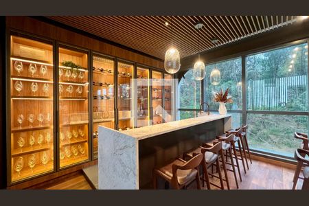 Apartamento à venda com 186m², 4 quartos e 3 vagas Apartamento à venda com 186m², 4 quartos e 3 vagasÁrea Comum - Winebar