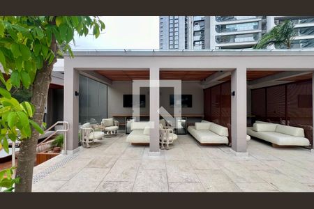 Apartamento à venda com 186m², 4 quartos e 3 vagas Apartamento à venda com 186m², 4 quartos e 3 vagasÁrea Comum - Piscina