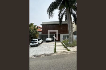 Casa de condomínio à venda com 453m², 3 quartos e 4 vagasFachada