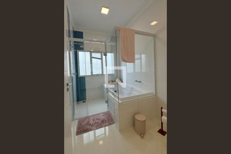 Casa de condomínio à venda com 453m², 3 quartos e 4 vagasBanheiro da Suíte 2